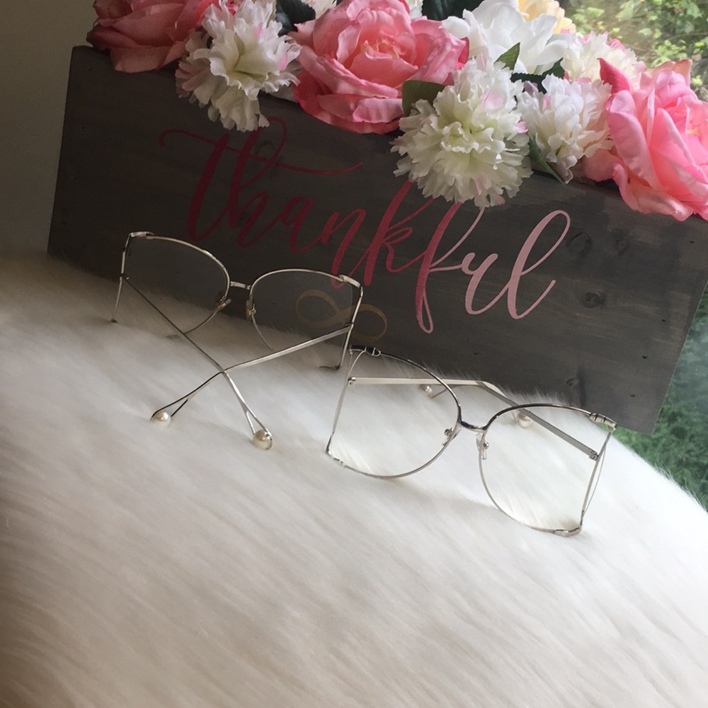 2 for $30 Clear Oversized Pearl Sunglasses - Picture 4 of 6